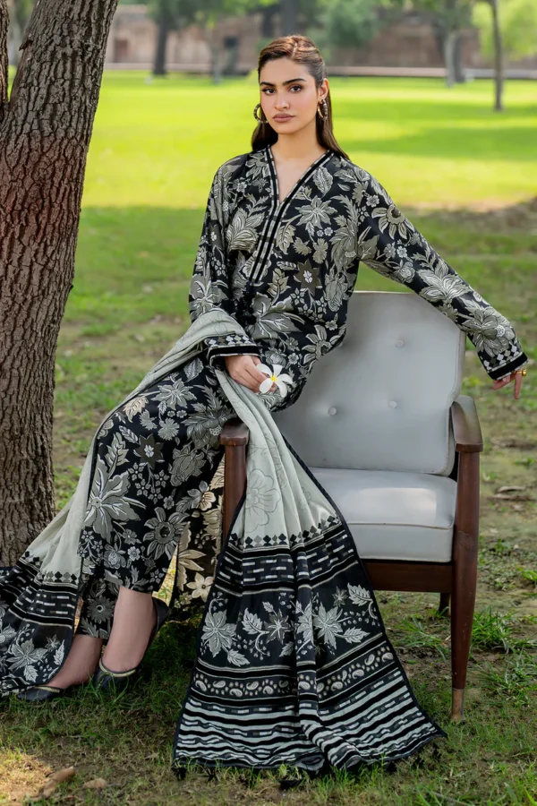 Maria B Design Code MAR06 - 3PC Digital Printed Khaddar  Suit - Image 3